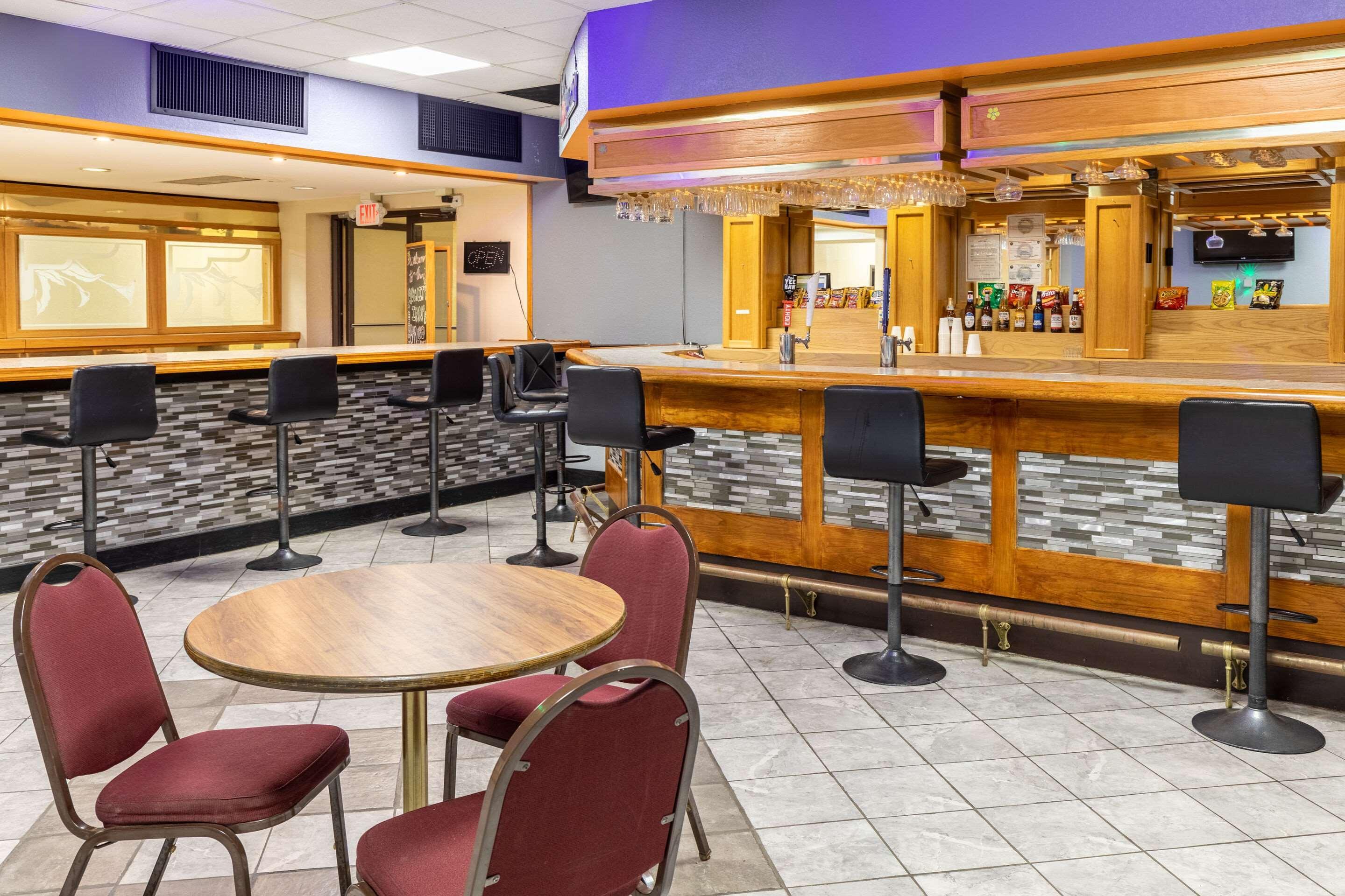Quality Inn Newport Exterior foto